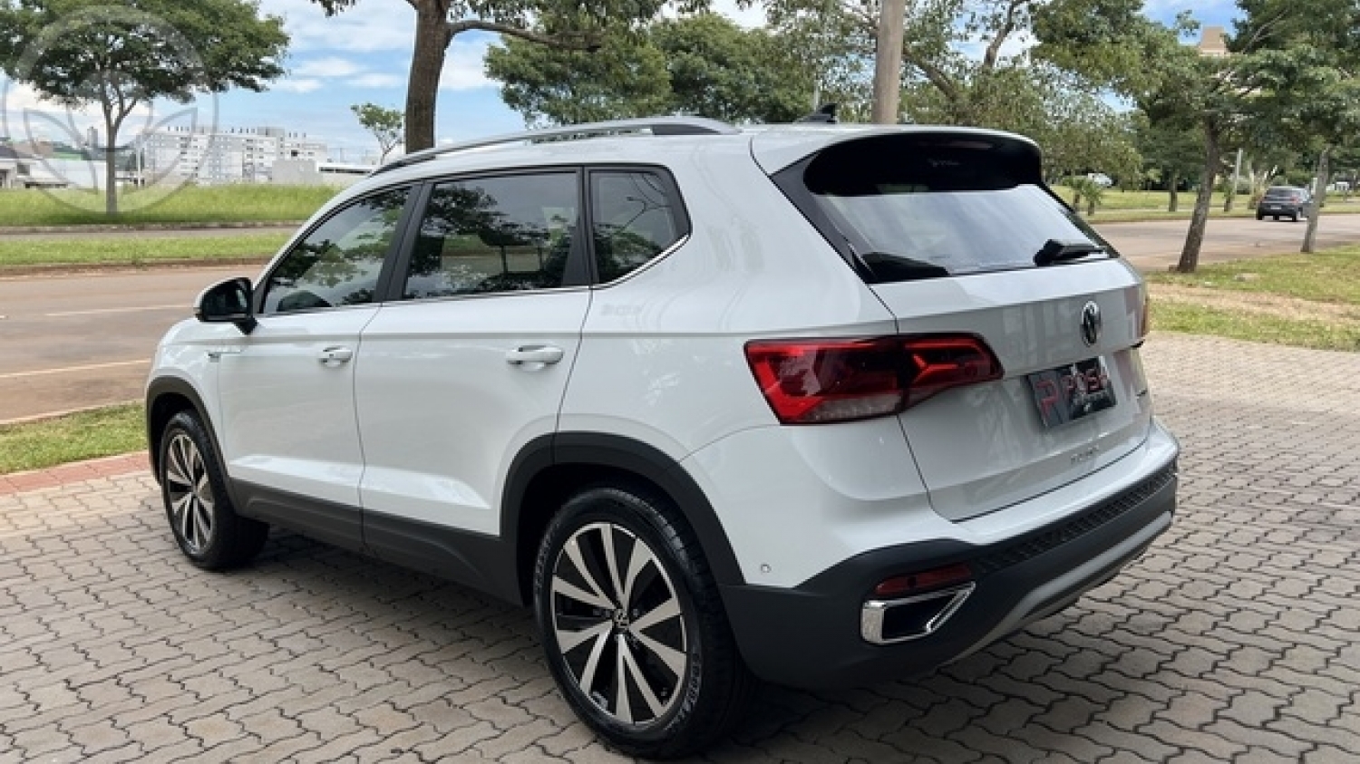 VOLKSWAGEN - TAOS HIGHLINE - - 1.4 TURBO - 25 - BAIXO - - 2023/2023 - BRANCA - R$ 169.900,00