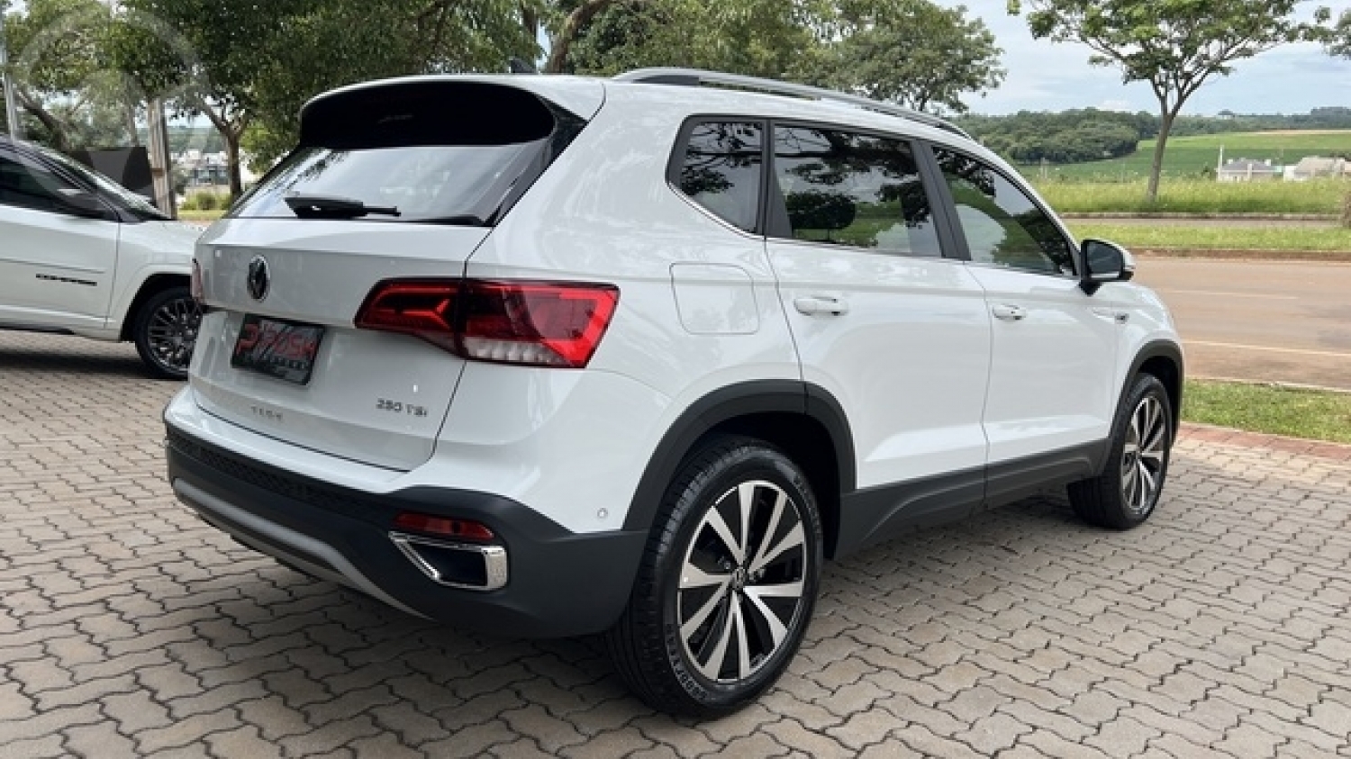 VOLKSWAGEN - TAOS HIGHLINE - - 1.4 TURBO - 25 - BAIXO - - 2023/2023 - BRANCA - R$ 169.900,00