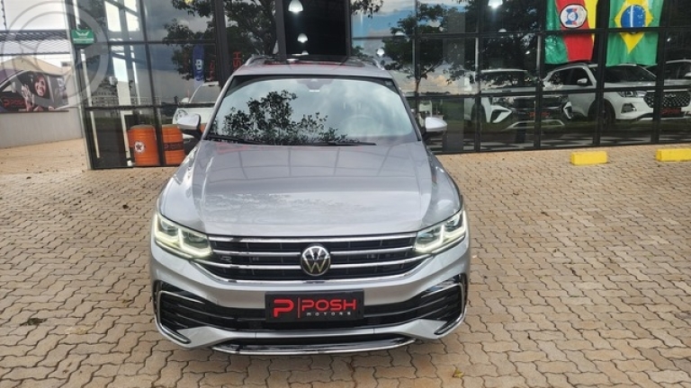 VOLKSWAGEN - TIGUAN R-LINE 300 TSI 2.0 TURBO - 25 - BAIXO - 7 LUGARES - - 2023/2024 - PRATA - R$ 247.900,00