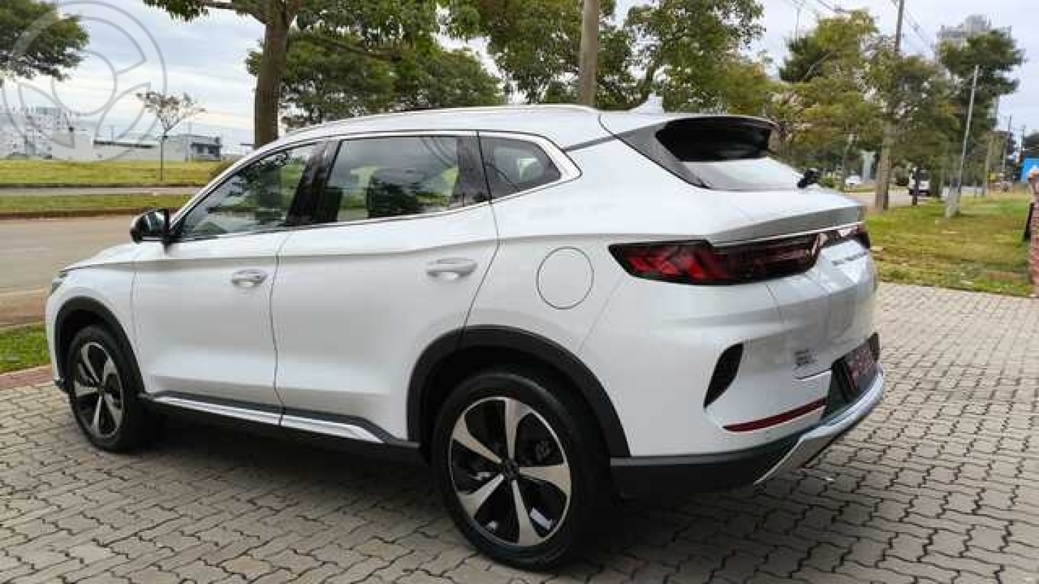 BYD - SONG PLUS GS HYBRID - - BAIXO - - - 2023/2024 - BRANCA - R$ 193.900,00