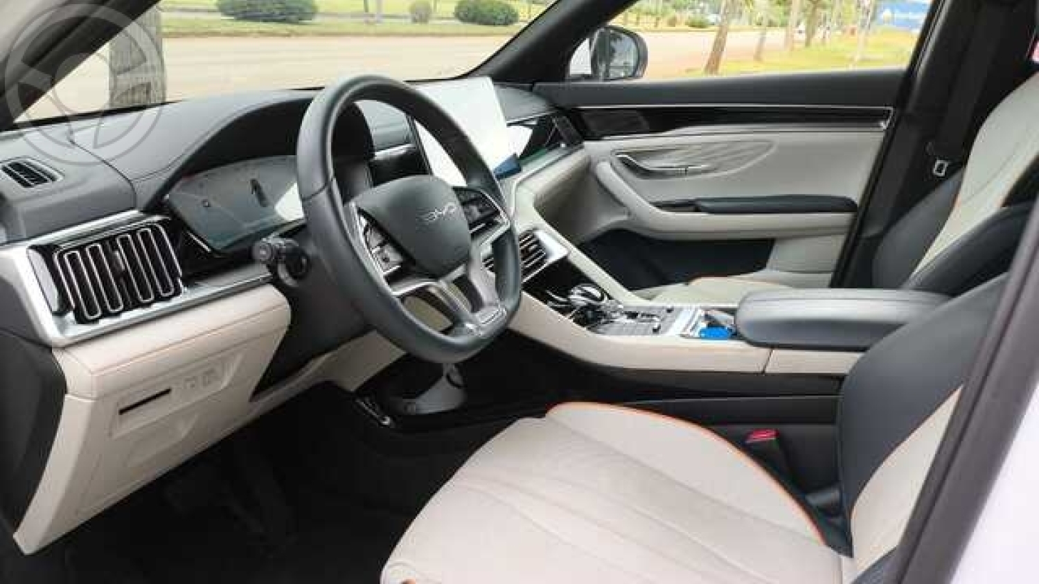 BYD - SONG PLUS GS HYBRID - - BAIXO - - - 2023/2024 - BRANCA - R$ 193.900,00